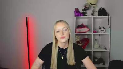 EvelynBlond live cam on Cam4
