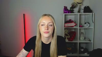 EvelynBlond live cam on Cam4