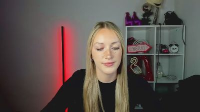 EvelynBlond live cam on Cam4