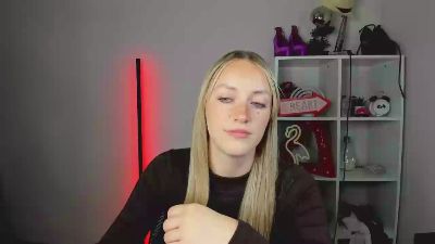 EvelynBlond live cam on Cam4