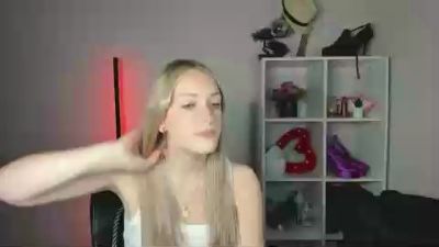 EvelynBlond live cam on Cam4