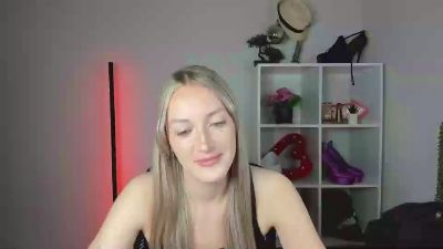 EvelynBlond live cam on Cam4