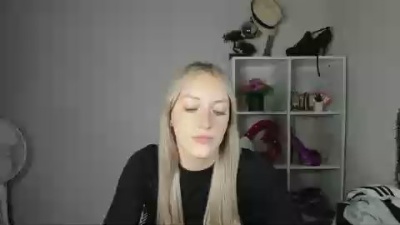 EvelynBlond live cam on Cam4