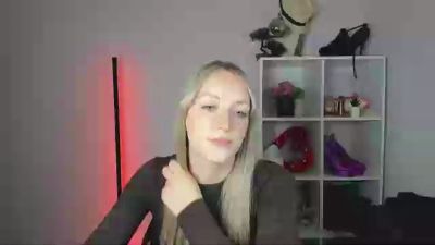 EvelynBlond live cam on Cam4