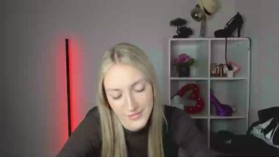 EvelynBlond live cam on Cam4