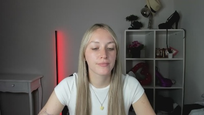 EvelynBlond live cam on Cam4