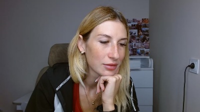 Evelyn_21_m live cam on Cam4