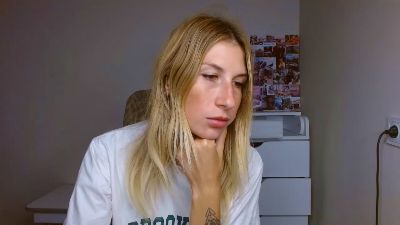 Evelyn_21_m live cam on Cam4