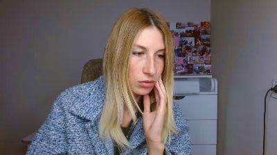 Evelyn_21_m live cam on Cam4