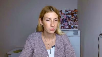 Evelyn_21_m live cam on Cam4