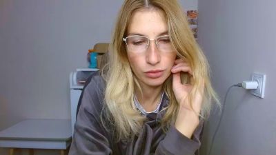 Evelyn_21_m live cam on Cam4