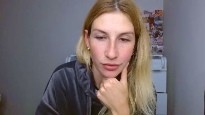 Evelyn_21_m live cam on Cam4