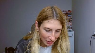 Evelyn_21_m live cam on Cam4