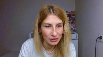 Evelyn_21_m live cam on Cam4