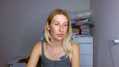Evelyn_21_m live cam on Cam4