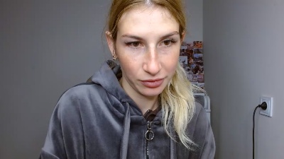Evelyn_21_m live cam on Cam4