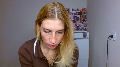 Evelyn_21_m live cam on Cam4