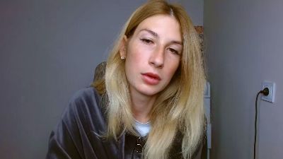 Evelyn_21_m live cam on Cam4