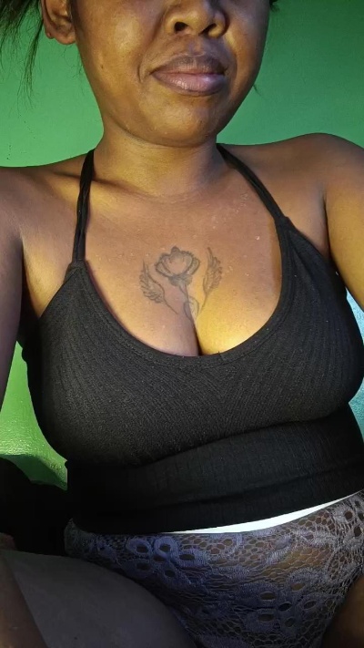 Evelyne1 live cam on Cam4