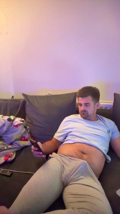 Eveningfun93 live cam on Cam4