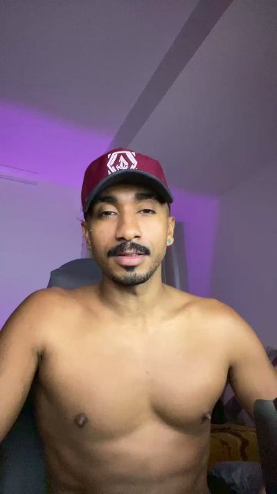 Everton2123 live cam on Cam4