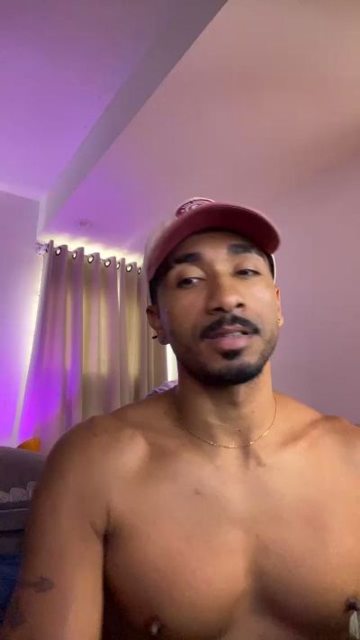 Everton2123 live cam on Cam4