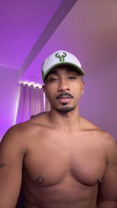 Everton2123 live cam on Cam4