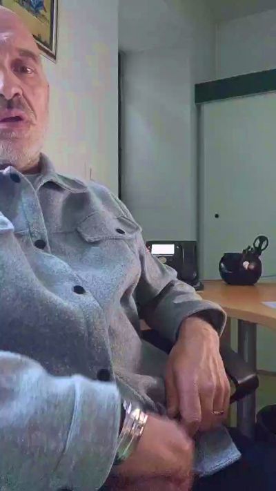 Exibbi42 live cam on Cam4