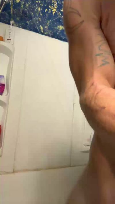 Ezdoesit420 live cam on Cam4