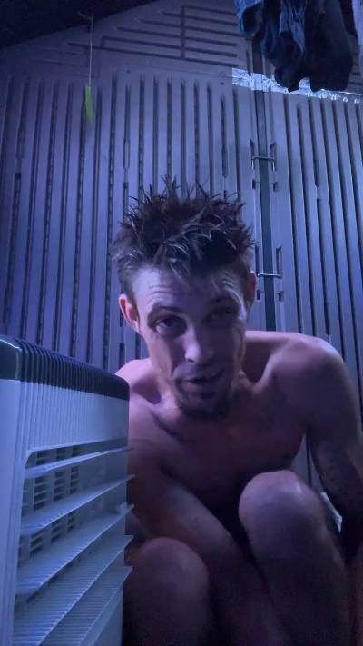 Ezdoesit420 live cam on Cam4