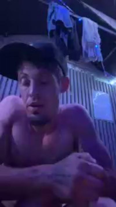 Ezdoesit420 live cam on Cam4