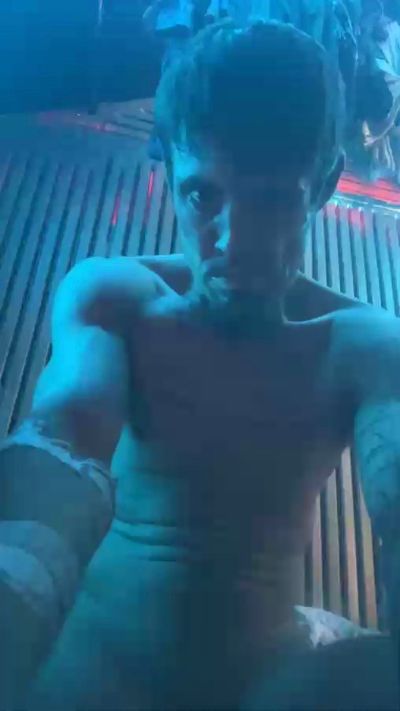 Ezdoesit420 live cam on Cam4