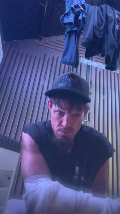 Ezdoesit420 live cam on Cam4
