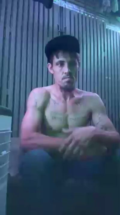 Ezdoesit420 live cam on Cam4