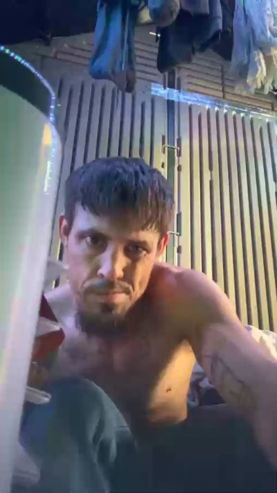 Ezdoesit420 live cam on Cam4
