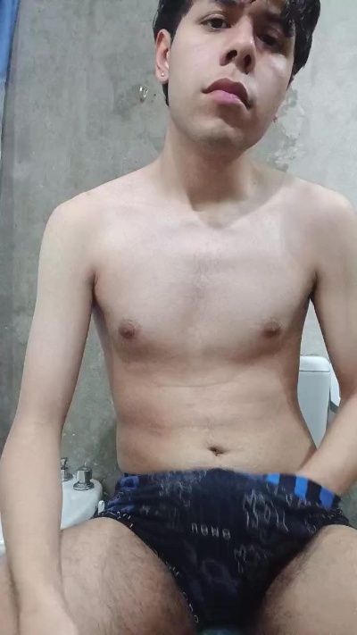 Ezek18cm live cam on Cam4