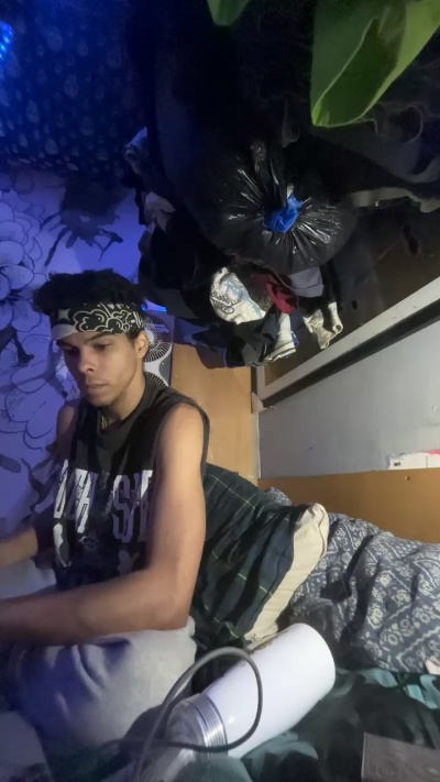 Ezzyboy cámara web hombre en vivo desde Estados Unidos