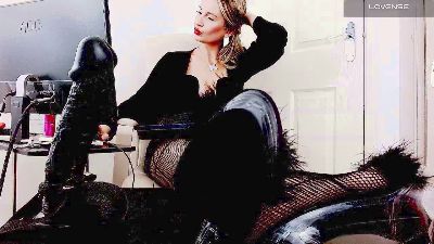 FEMDOMFEETS live cam on Cam4