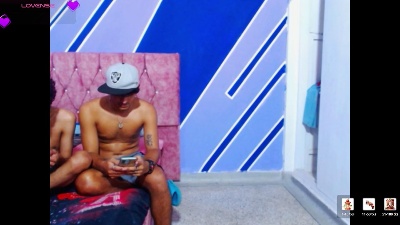 FRIENDS_LATINOS live cam on Cam4