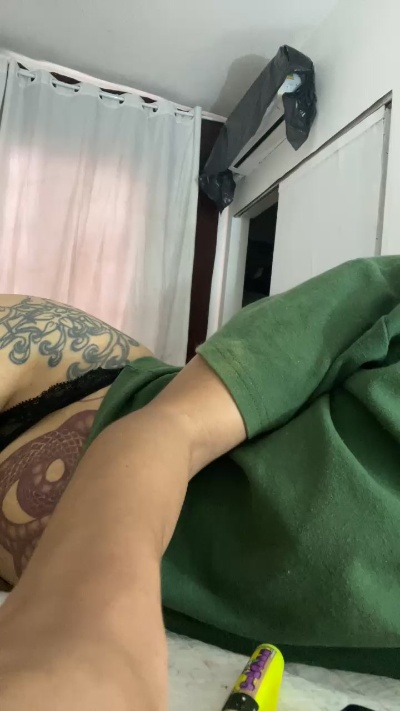 Fadadoyoga live cam on Cam4