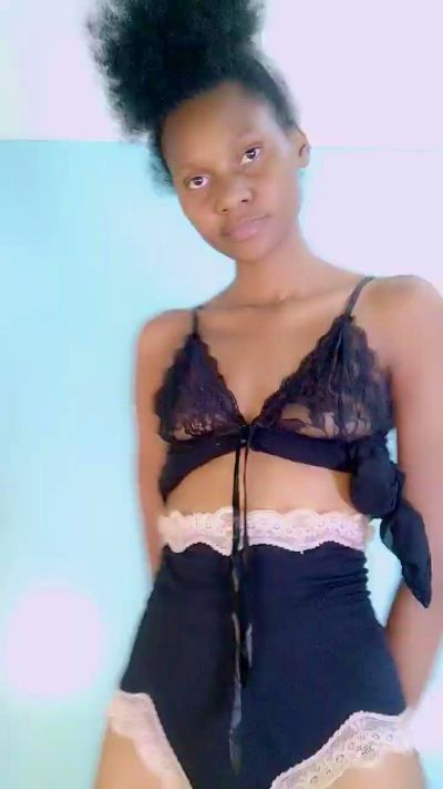 FaizaG live cam on Cam4
