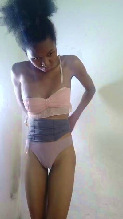 FaizaG live cam on Cam4