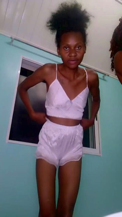 FaizaG live cam on Cam4