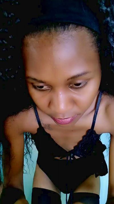 FaizaG live cam on Cam4