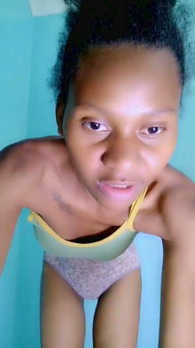FaizaG live cam on Cam4
