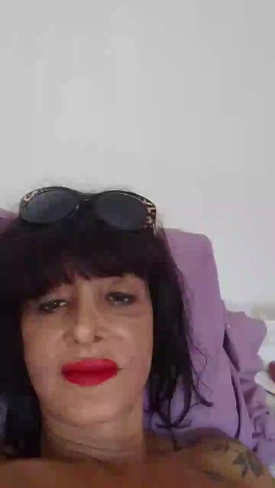 Farfallina73520 live cam on Cam4