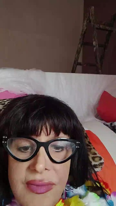 Farfallina73520 live cam on Cam4