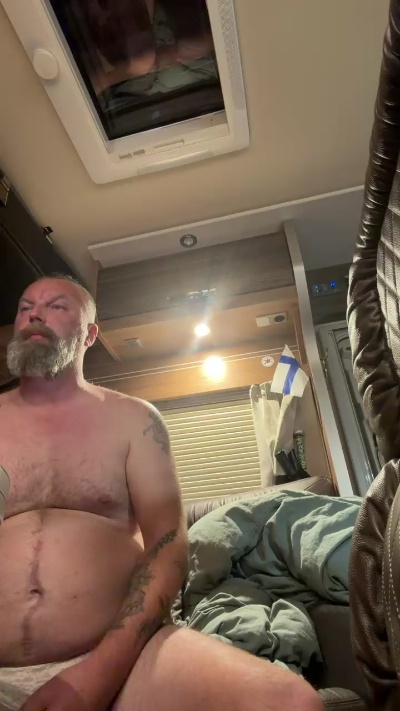 FatBob103 live cam on Cam4