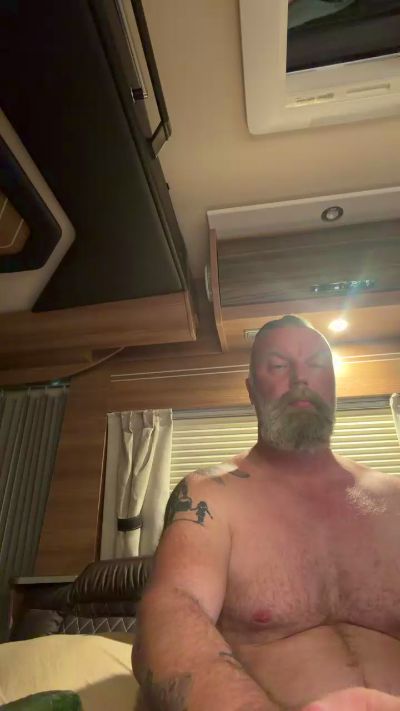 FatBob103 live cam on Cam4