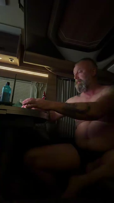 FatBob103 live cam on Cam4
